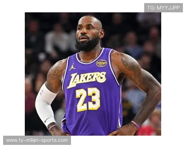 “詹姆斯30+10，再次登顶热搜话题”，詹姆斯是30号吗