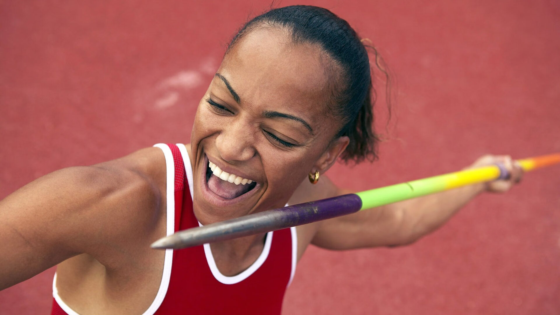国际高空扁带耐力赛 选手在百米高空坚持超时限
